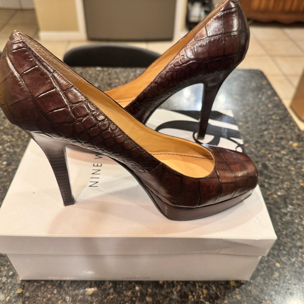 Nine West Women's Brown Crocodile Pattern Heels